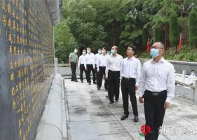 灵山县开展“9·30”烈士纪念日公祭活动