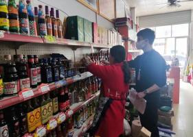 钦州市市场监管局在灵山县、浦北县开展食品安全暗访督查专项行动！
